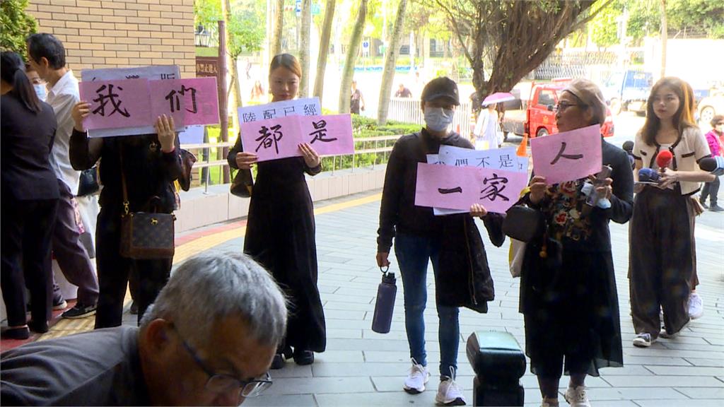卸任兩年沒放棄中籍被溯及解職 中配議員告官求償百萬