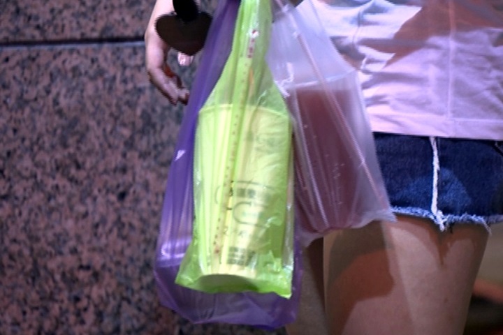 「塑膠袋」丟錯恐被罰6000元！環保局曝「3特徵」分辨丟垃圾還回收