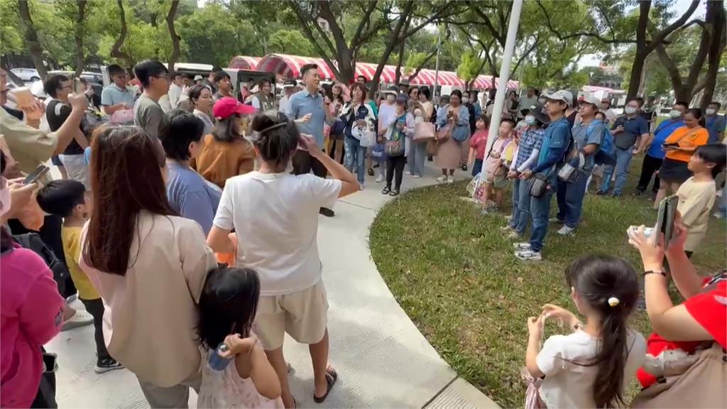 號召市民走出門！　鄭朝方領軍公園走讀　吸引400人報名