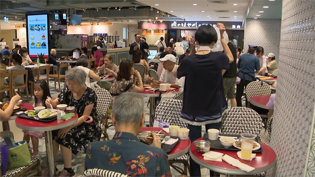 北部風雨不如預期人潮出籠! 百貨、電影院擠滿