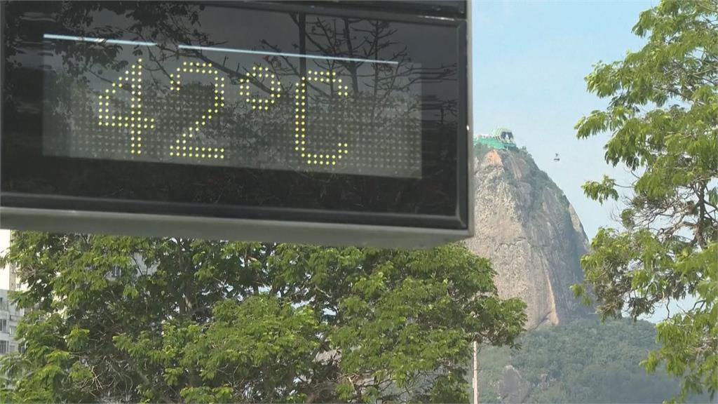 巴西飆41.8度冬天像夏天　民眾泡海水「消暑」