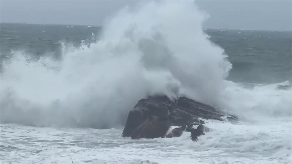 共伴效應掀滔天巨浪 基隆大武崙沙灘滿是垃圾