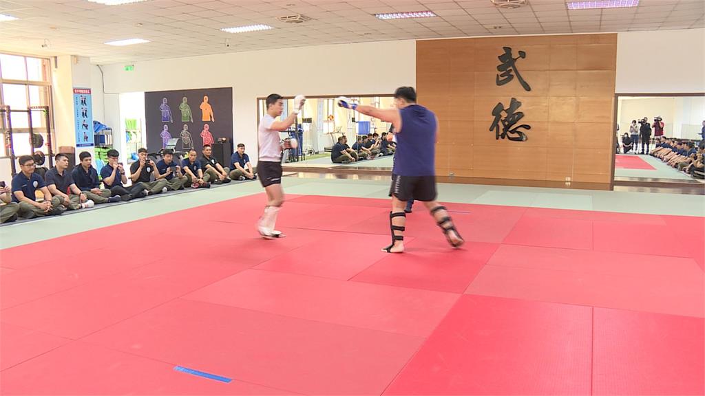 強到被祖克柏找來當私人教練 旅美格鬥家吳仲凱與新北警過招交流