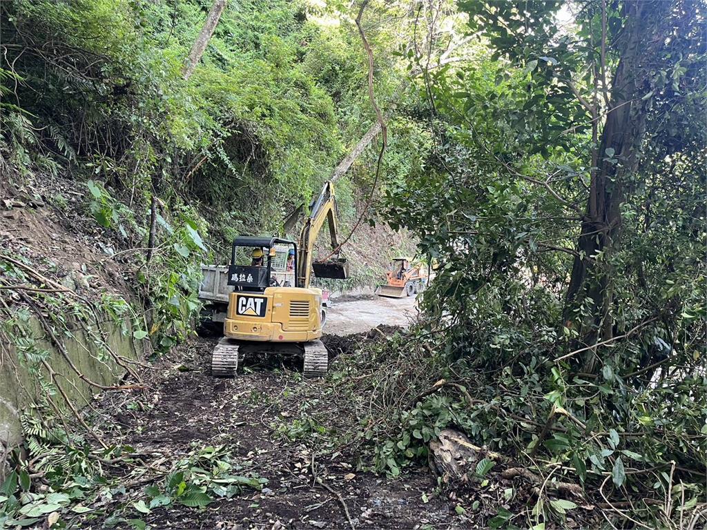 快新聞/復興雪霧道路坍方約300人受困 桃市府:替代道路下午搶通