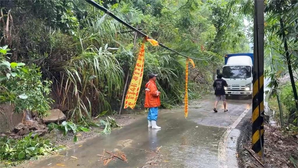 台南柳營民宅9秒內倒塌墜谷　南化關山里一度淪孤島