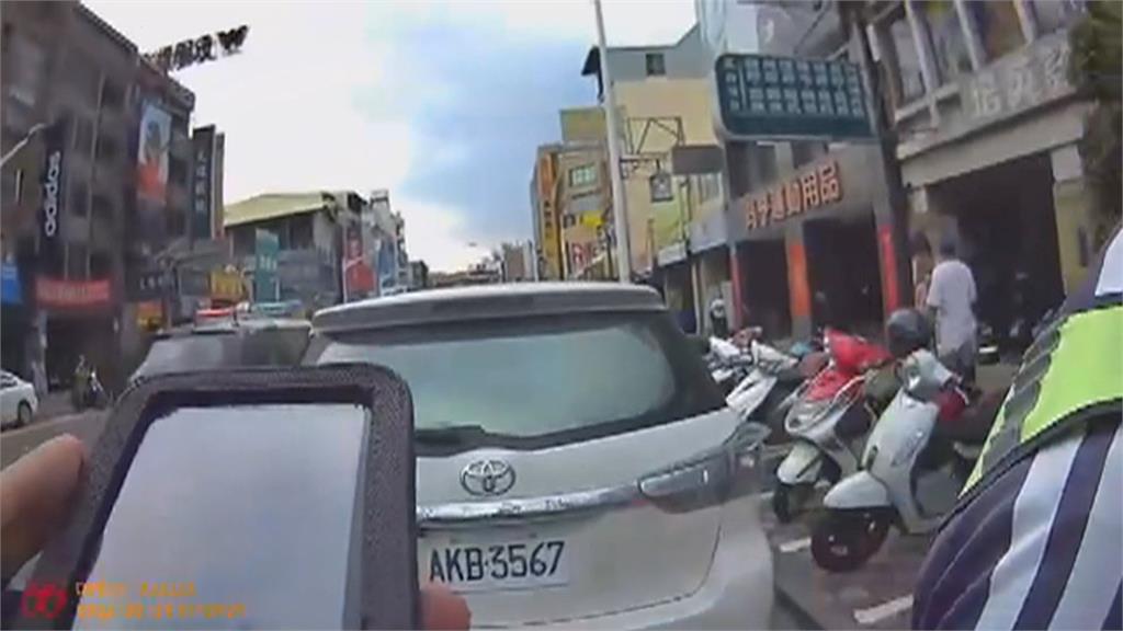 停車收費爆口角 警到場調解遭三角錐攻擊