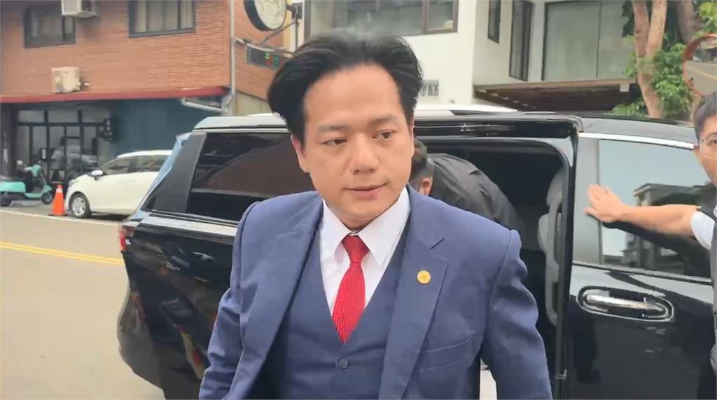 快新聞/火爐擺出來了!柯文哲即將返抵新竹 高虹安、邱臣遠也現身