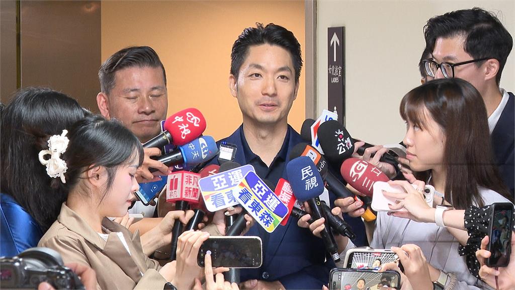 蔗下甘尬！福德宮送甘蔗遭蔣遺忘　沈伯洋放總部「步步高升」