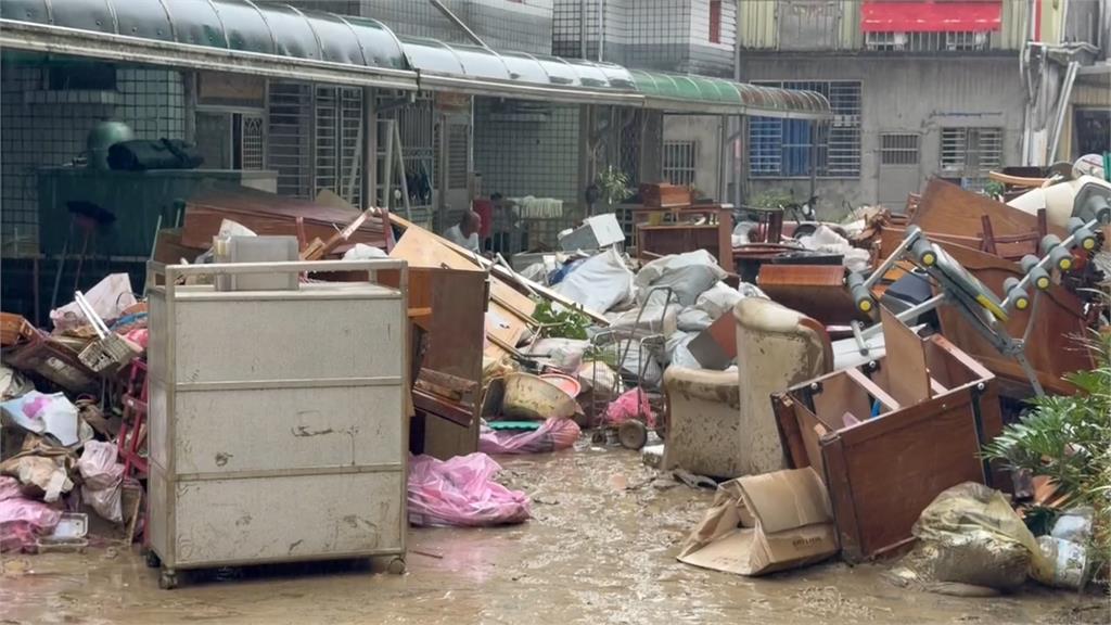 蘇澳大水如光復鄉2.0！　居民家當全泡水.街道如垃圾場