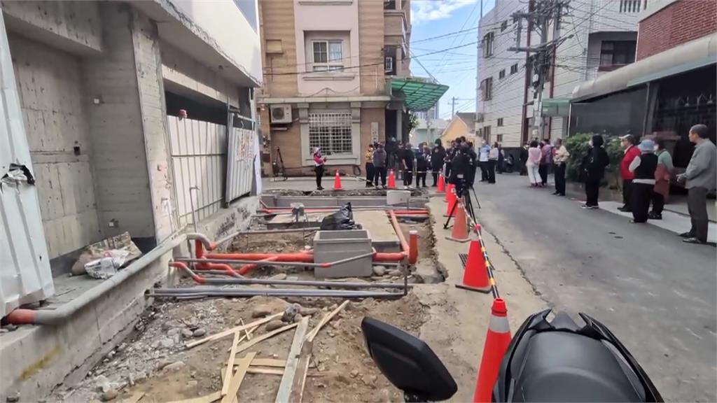 工地有池塘？疑施工挖破溝渠　越蓋越高？台中居民控有違建疑慮