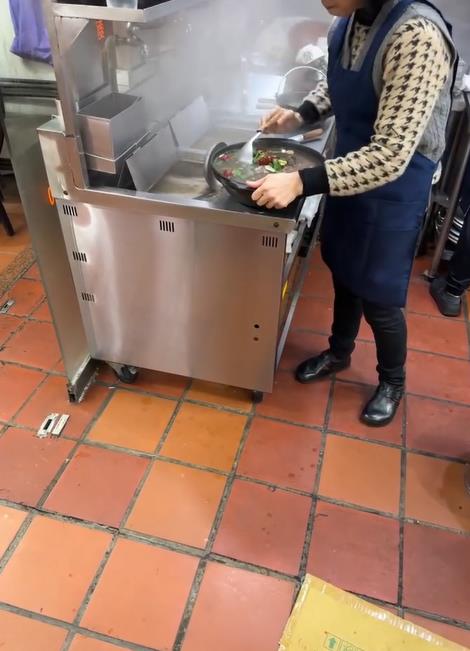 超噁!新竹知名餐廳「闆娘做1舉動」後上菜 影片網驚呆:動作行雲流水