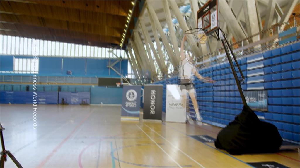 身高１８４灌３‧２公尺籃框　波蘭灌籃高手破金氏世界紀錄