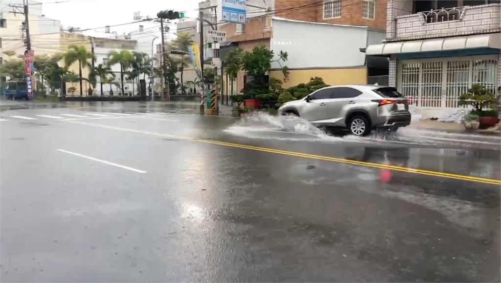 快新聞／山陀兒帶強大風雨！　屏東東港東津里清晨起「水漫街頭」