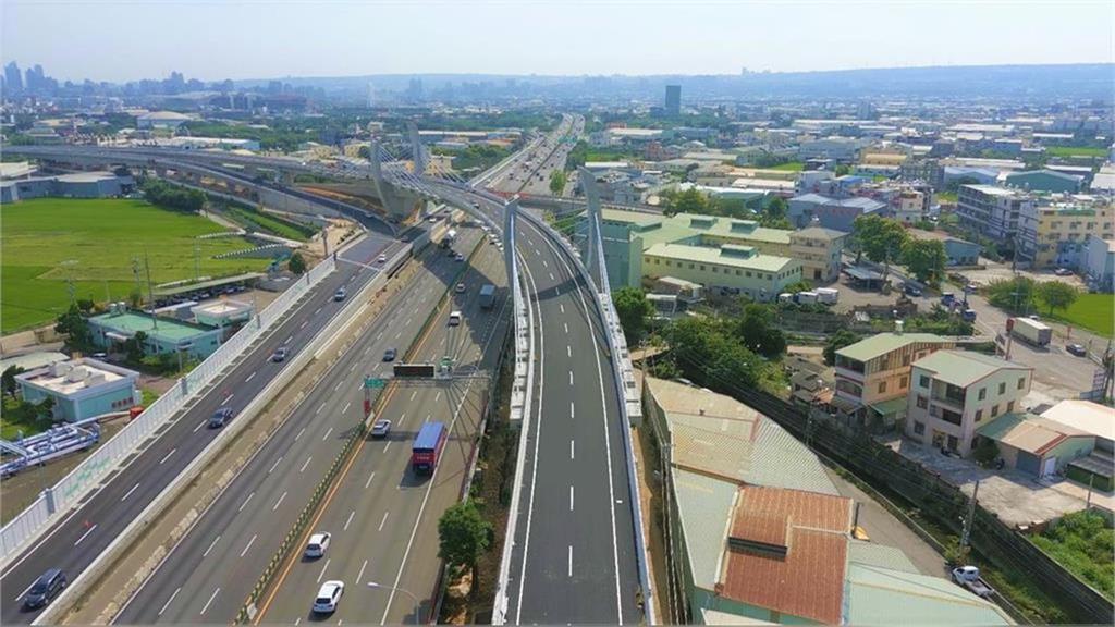 快新聞/連假前兩天「全國車流量」曝光!比平常高30%以上 壅塞路段一次看