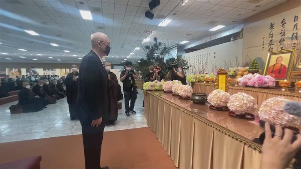 吳敦義祭拜星雲大師「哽咽到說不出話」　高市府成立專案小組協助弔唁