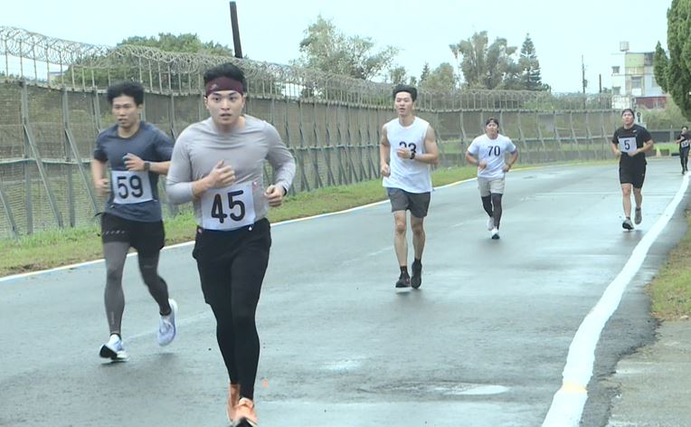 桃園機場招募消防員新血　只錄取11名體能大考驗！