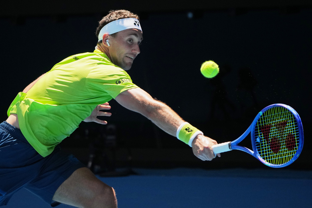 澳網(影)／費德勒退休三年身手依舊！擊敗世界第12名將再度征服墨爾本球場