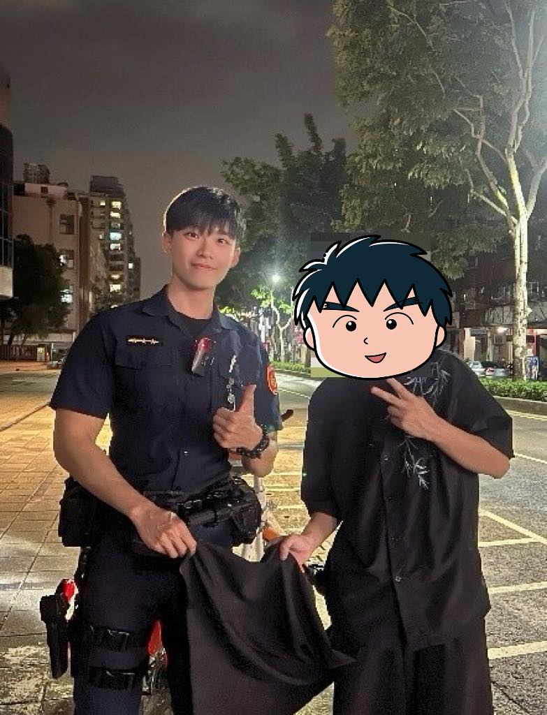 騎車卡鍊遇「帥哥員警」救援!「大肌肉+奶狗臉」掀2.4萬姨母笑:不像真人