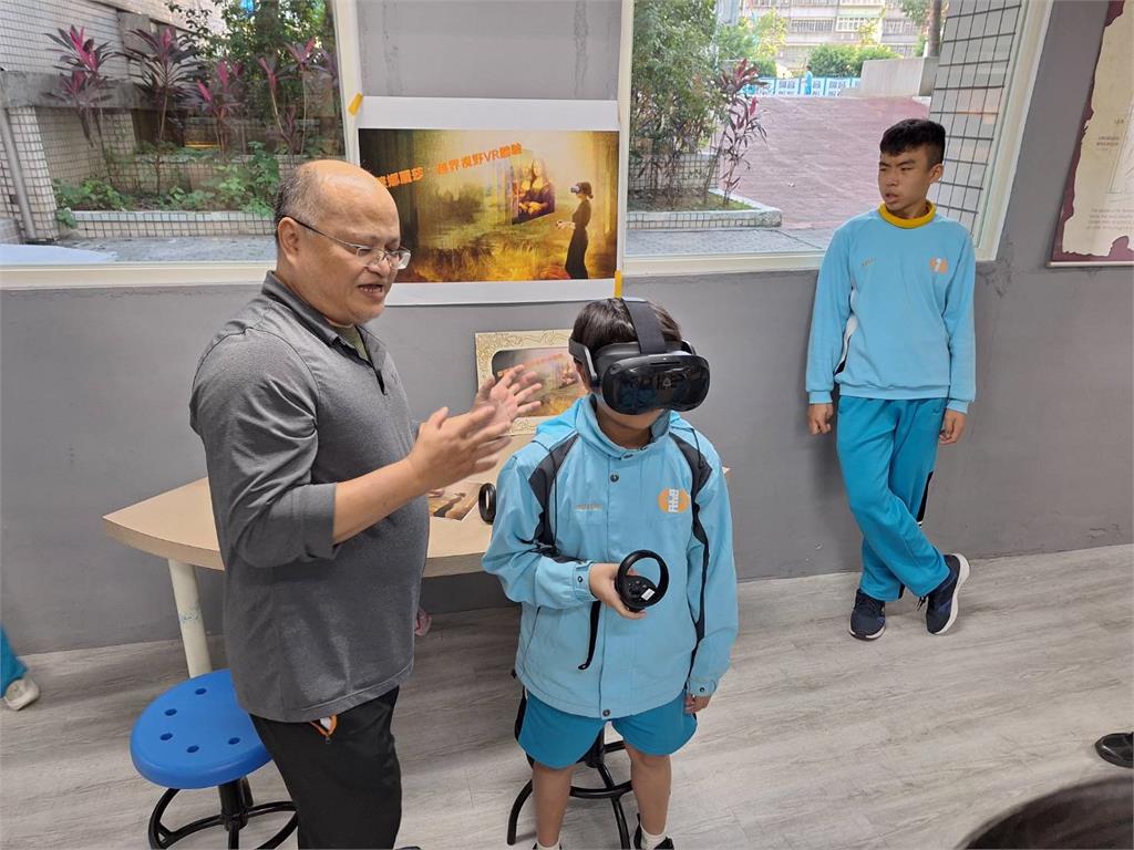 飛船穿梭蒙娜麗莎之窗！中正國中「穹頂玩藝」特展