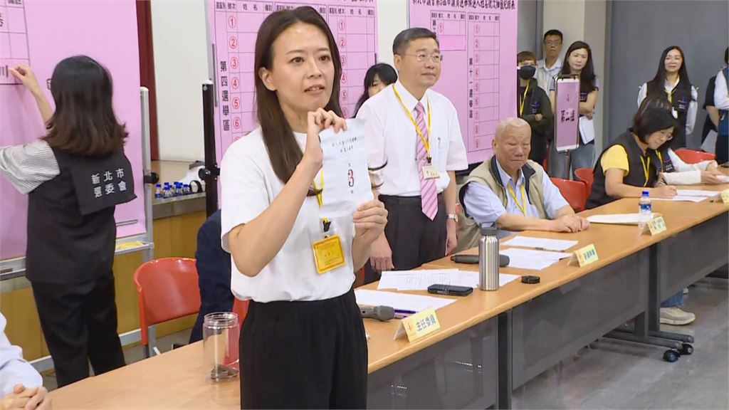 快新聞/歡呼聲不斷!新北市長選舉號次出爐 蘇巧慧抽到1號