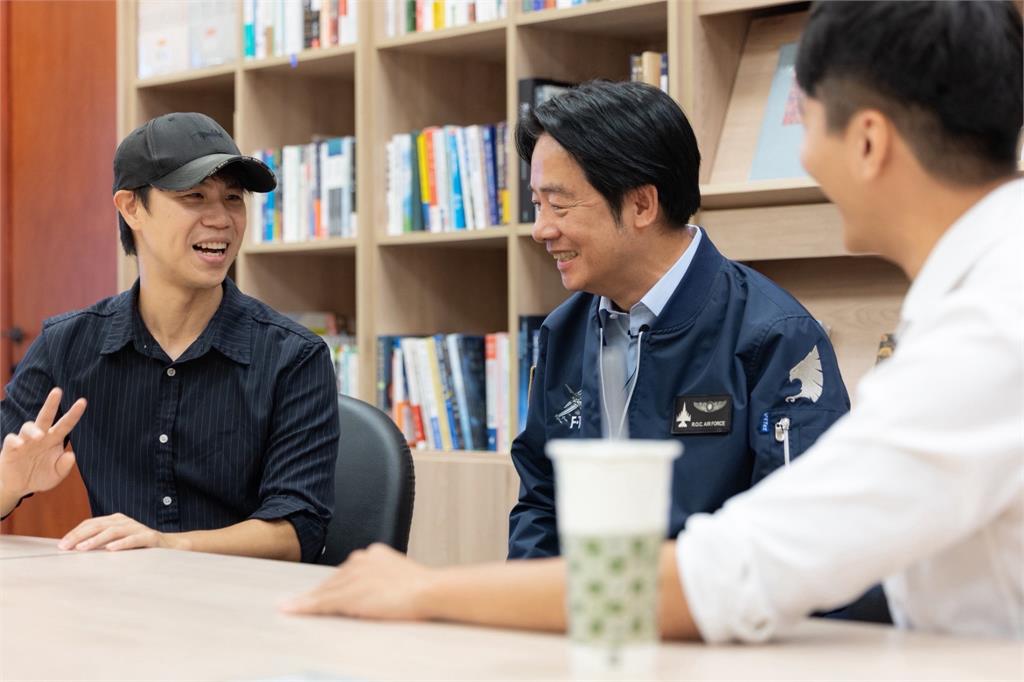 賴清德上節目自曝金門當兵照! 強調和平一定要靠實力