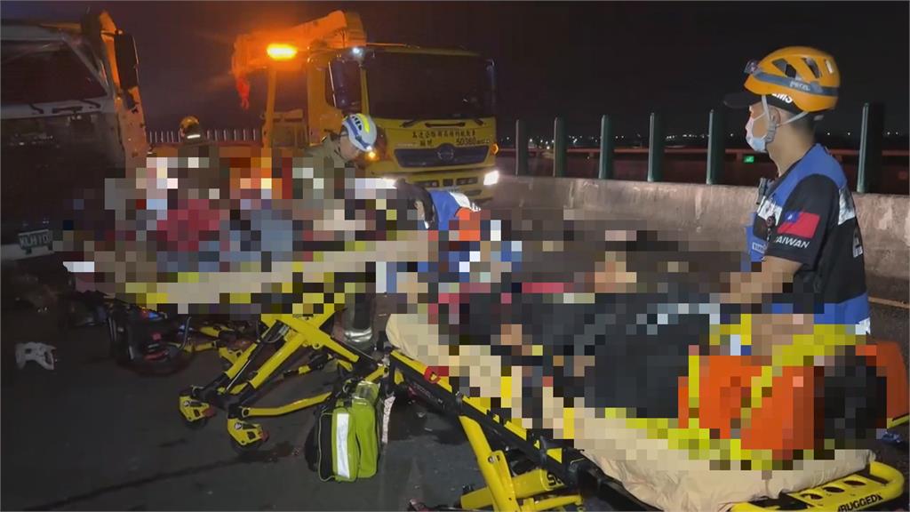 台84線麻豆段連環車禍! 3車追撞1人"噴飛橋下"身亡