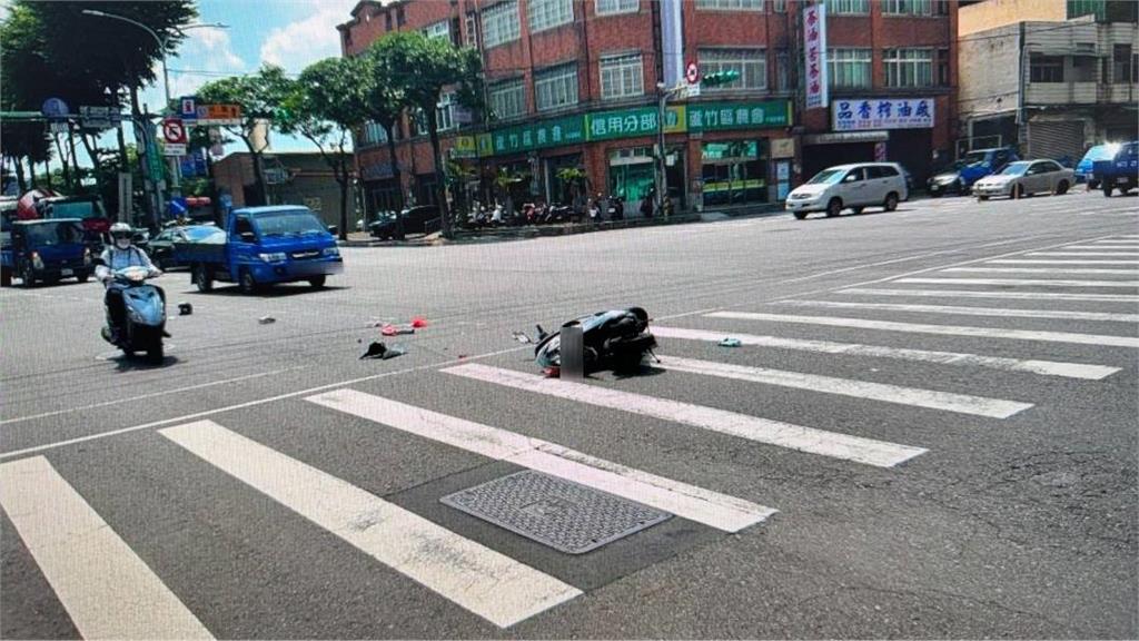 快新聞/禮讓救護車竟遭後方貨車追撞! 桃園女騎士慘摔倒地幸無大礙
