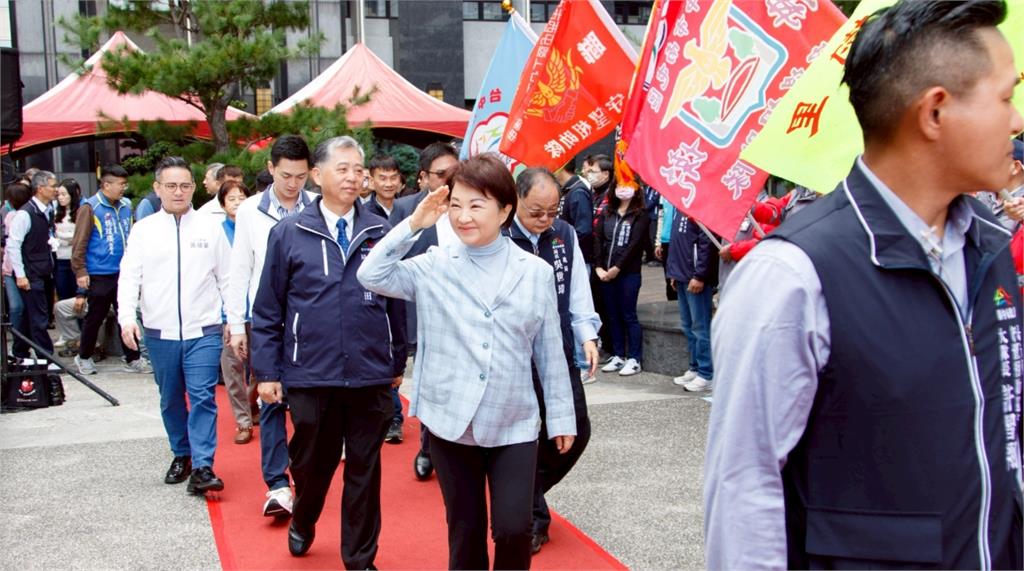 盧秀燕校閱88守望相助隊　確保台中市民安心過年
