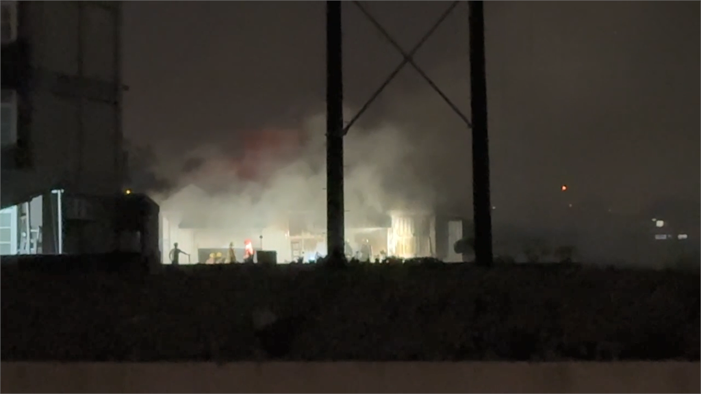 最新／下班注意！宜蘭倉庫冒火悶燒　濃煙恐影響行車視線