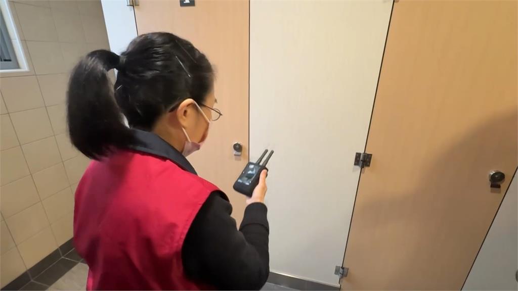 新北圖書館驚傳偷拍！少年廁所受害　警鎖定嫌犯、家長怒提告