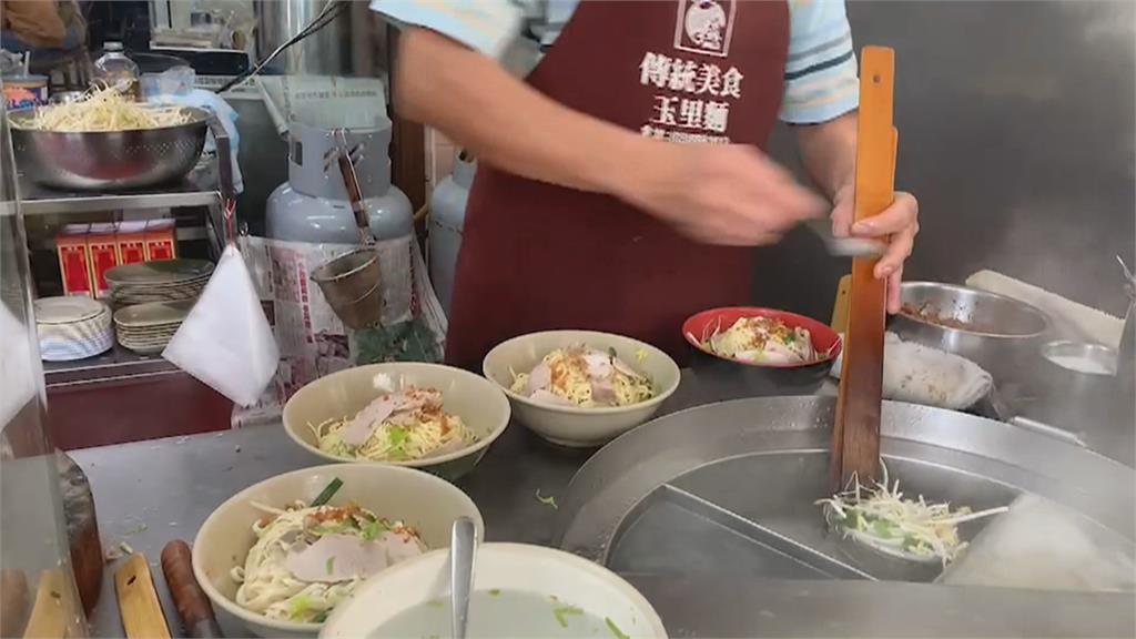 跨年3天連假出遊潮 花蓮知名小吃美食人潮滿滿