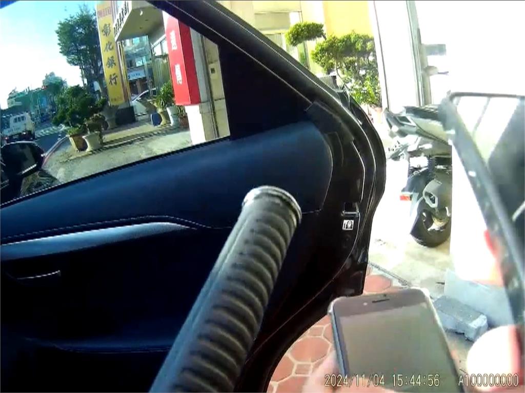 大膽車手現身面交!警埋伏抓人查獲370萬台幣