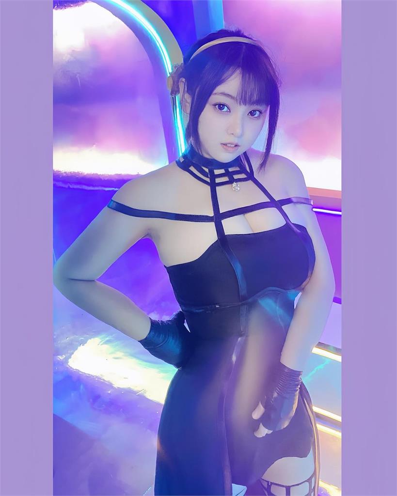 電獺少女超香新成員「自帶猛烈火力」比枕頭還巨!私帳被挖出…破尺度照嚇爛網