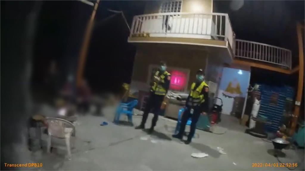 不滿母被毛手毛腳!兒拿板凳意外打死對方