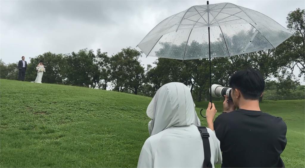 果嶺自然公園爆紅！新人冒雨也要拍婚紗