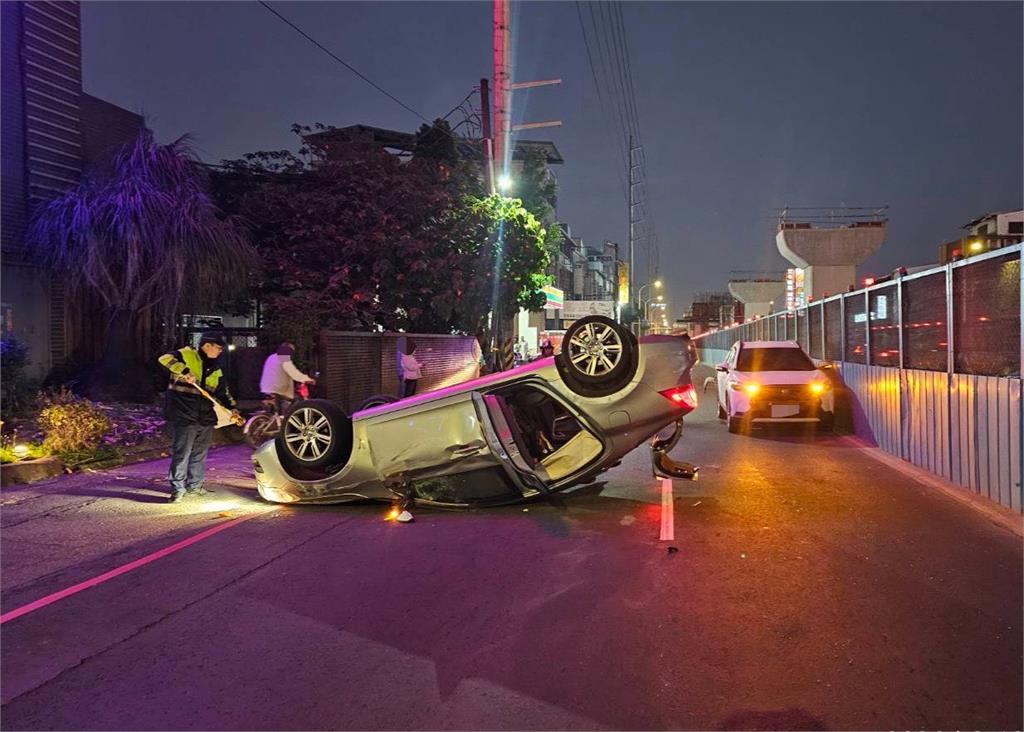 快新聞/毒駕男子樹林撞前車「大翻車」 「四輪朝天」誇張畫面曝光