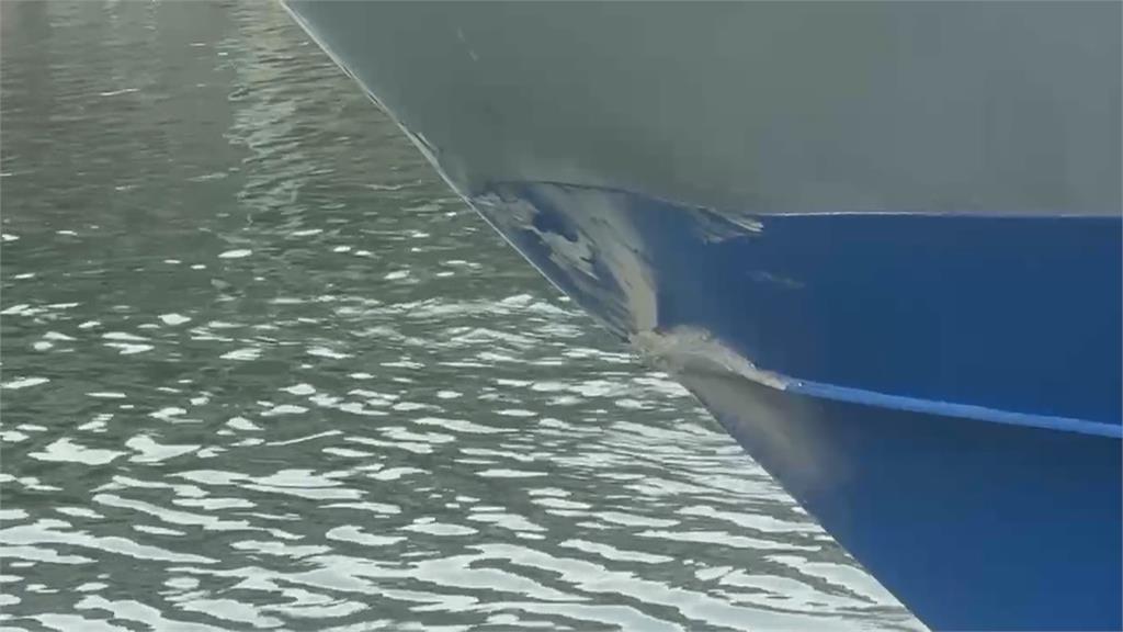 東琉線交通船撞斷華僑市場欄杆　用餐民眾嚇壞奔逃