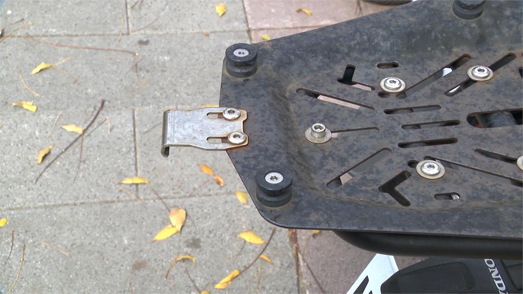 獨家／4歲童濺血！機車加裝貨架害撞傷　皮開肉綻縫4針