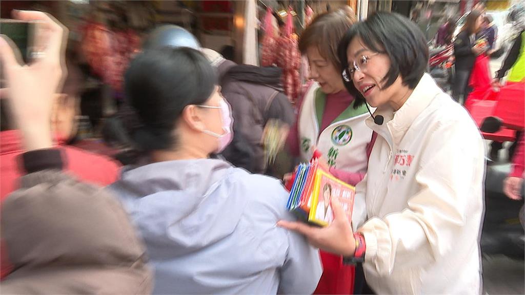 蘇巧慧板橋掃市場人氣旺　黃國昌新店拜票又遇踢館