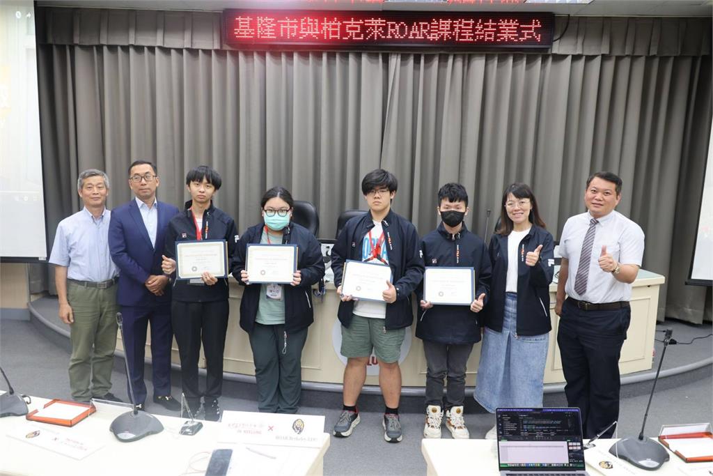 基市府與加州大學柏克萊分校合作ROAR Academy課程結業式