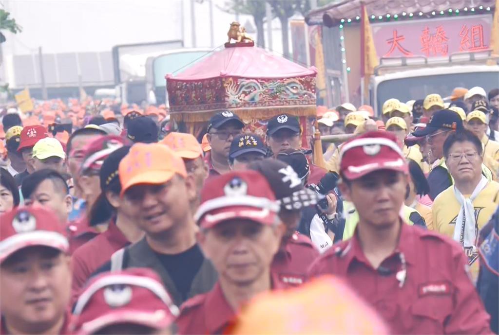 追「粉紅超跑」！婦替失智夫祈求白沙屯媽祖　奇蹟痊癒還願