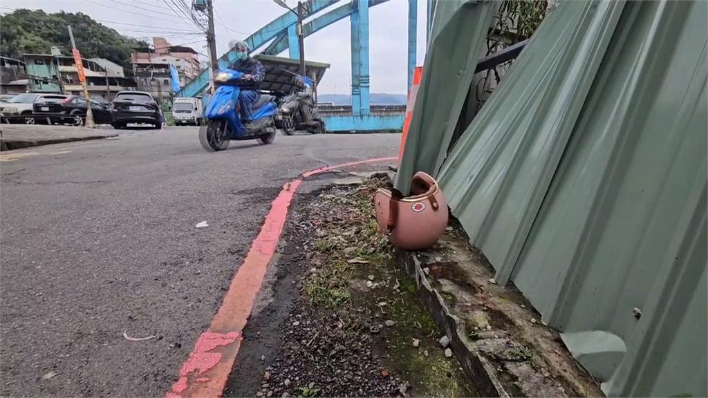 基隆道路坑洞害外送員摔車身亡 竟因私人土地無法國賠