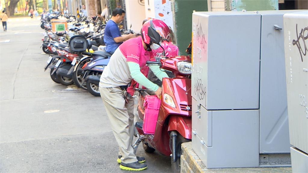 外送專法三讀通過!外送員等了6年淚崩 Uber Eats卻「這樣回應」