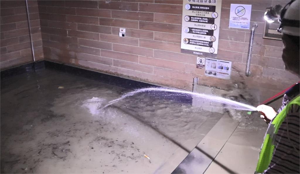 蘇澳煙波地下停車場抽水救車　阿里史冷泉休園1個月清淤泥