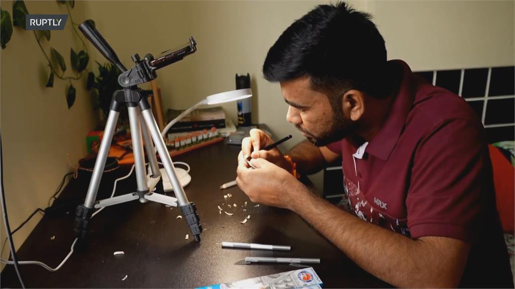 用放大鏡才看得到！僅1.6公厘　印度藝術家力作「木製迷你湯匙」獲世界紀錄