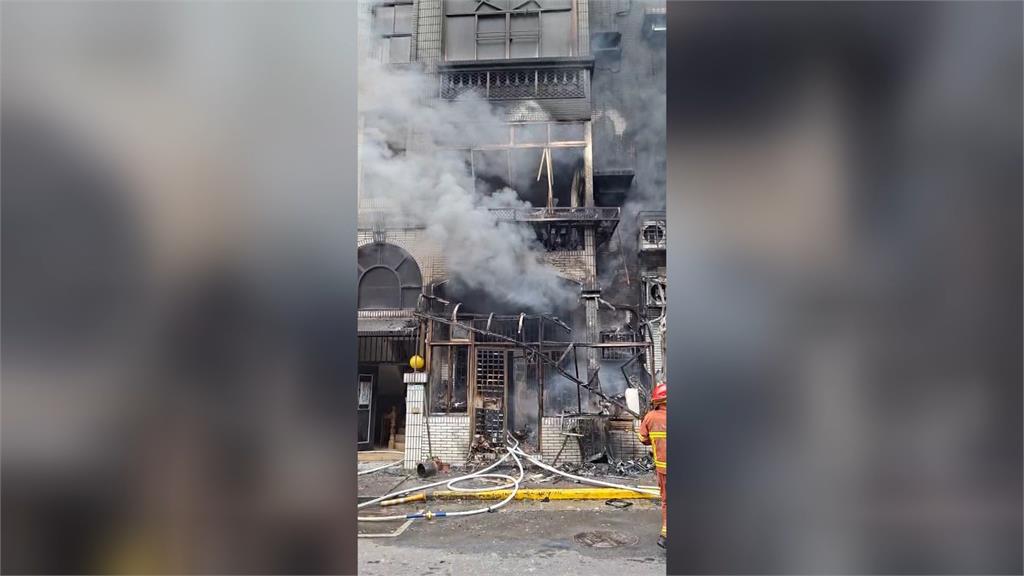 內湖公寓火警! 疑落選4屆里長家惹禍 一樓「全面燃燒」救出受困5人