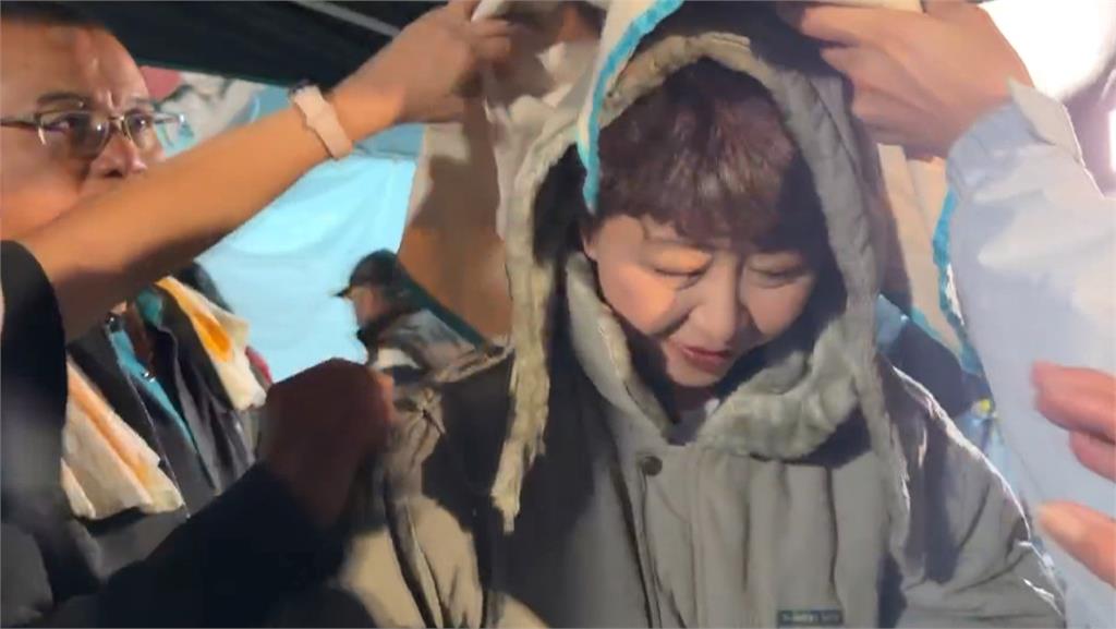 鹽水蜂炮開炸30人掛彩　陳亭妃體驗：有憨膽！不怕