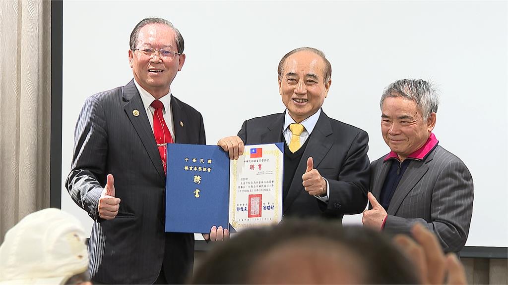 台灣拳壇「小巨人」郭枝來交棒 潘昭材接職業拳擊協會理事長