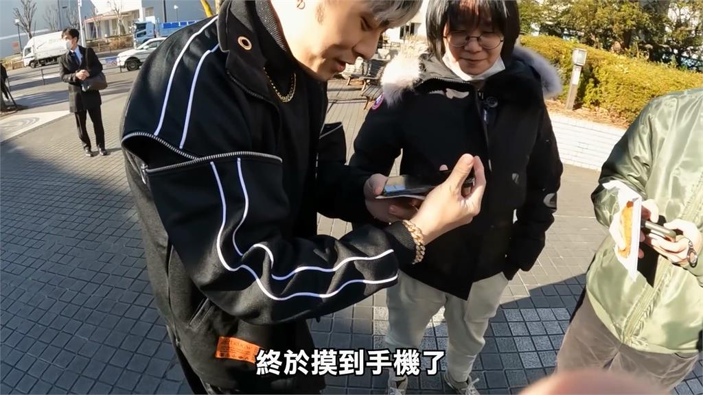 生日被惡整!網紅身無分文遭丟包日本街頭 路人慷慨掏錢相助驚呆他