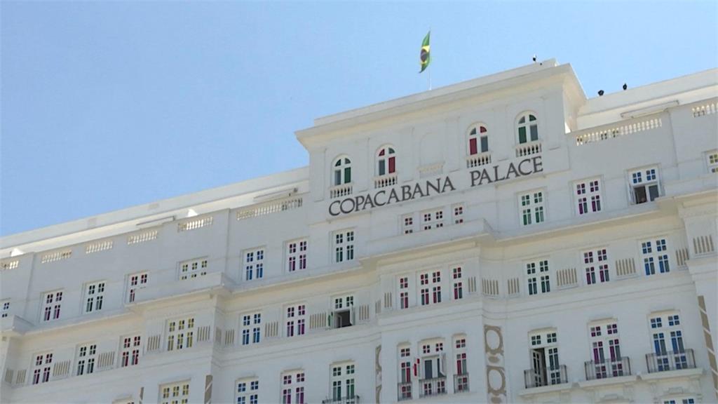 里約熱內盧百年飯店換新裝　藝術家用窗貼打造視覺饗宴